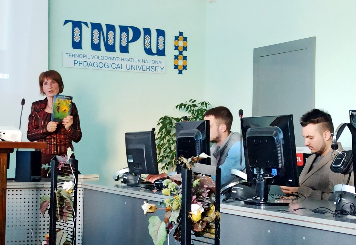  Виступ перекладачки Ірини Бондаренко.jpg
